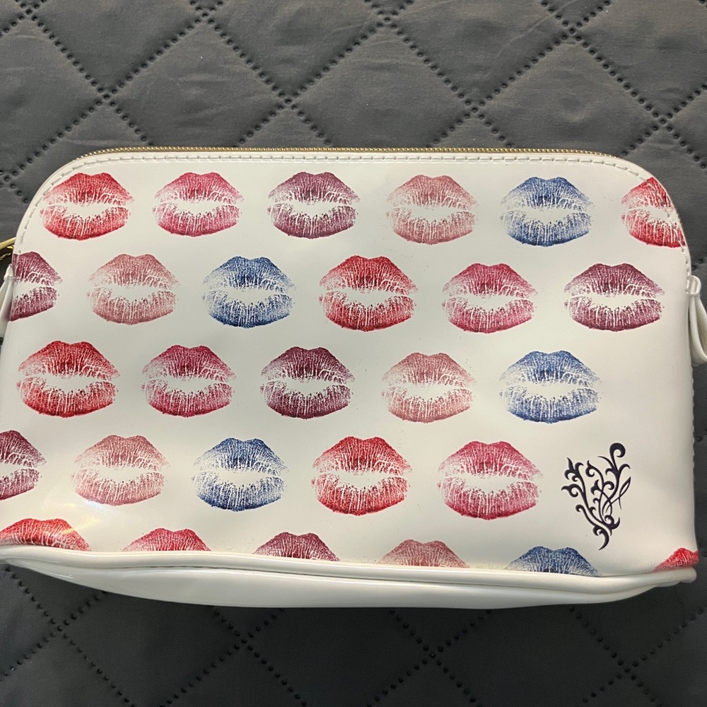 Younique Kiss Makeup Bag